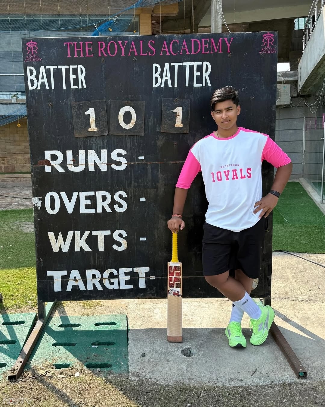 वैभव राजस्थान रॉयल्स के लिए आईपीएल में खेलते हैं और अपने पहले ही मैच में उन्होंने बता दिया था कि वो कितने आक्रामक बल्लेबाज हैं. vaibhav_sooryavanshi09/Instagram