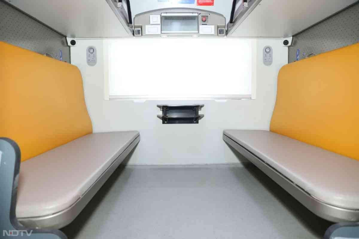 परीक्षण के दौरान ट्रेन ने 180 किमी प्रति घंटे की रफ्तार हासिल की. खास बात यह रही कि &lsquo;वॉटर टेस्ट' में इतनी तेज गति पर भी पानी से भरे गिलास स्थिर रहे, जिससे ट्रेन की बेहतरीन स्थिरता और उन्नत तकनीक साबित हुई.