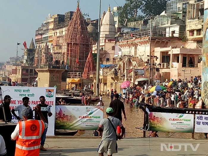 Varanasi: Banega Swachh India Cleanathon At 84 Historical Ghats
