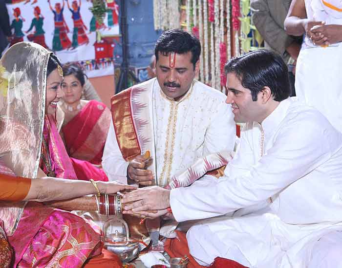 Varun Gandhi-Yamini Roy tie the nuptial knot