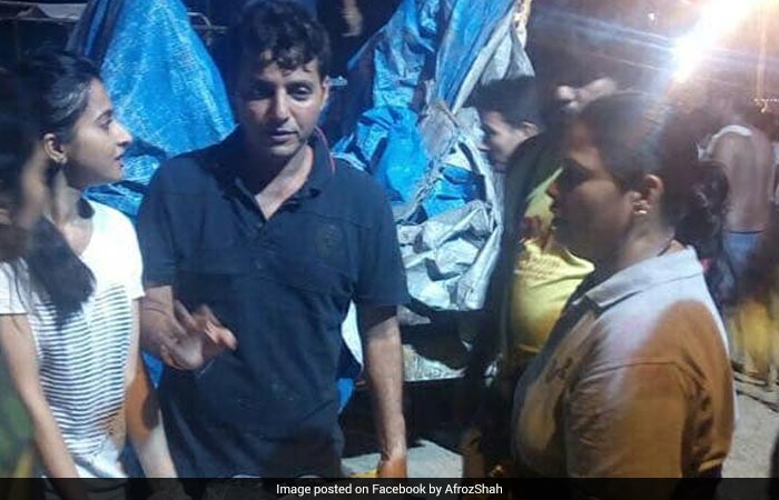 During Mumbai's biggest festival - Ganesh Chaturthi, Afroz Shah guarded Versova along with 200 volunteers every day and night. Post Ganpati immersion, a mega-cleanathon marking 99 week cleanup at Versova was organised. With the help of 900 people approximately 80,000 kilos of waste and 7,400 Ganesh Idols were removed from the beach.