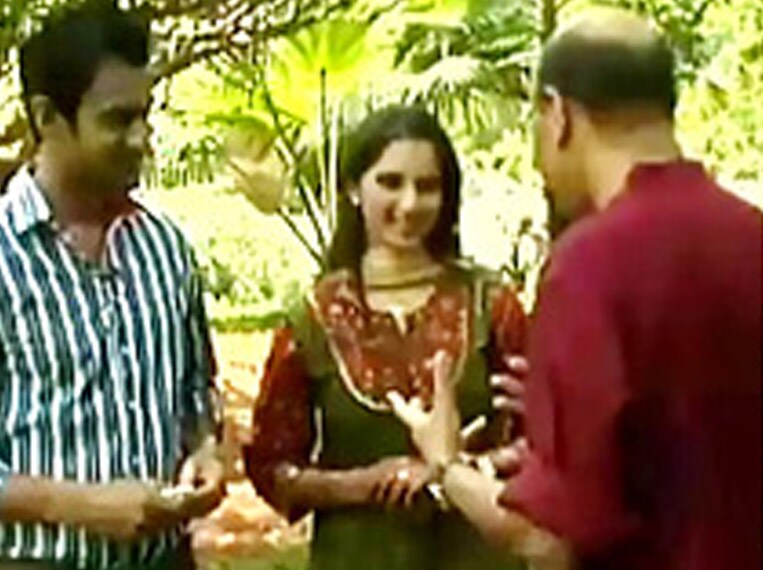 <b><i>Walk The Talk</i> with Sania, Shoaib</b><br><br>In an exclusive interview to NDTV, Sania and Shoaib Malik talked about how and where they met, and about the controversies that surrounded their wedding.