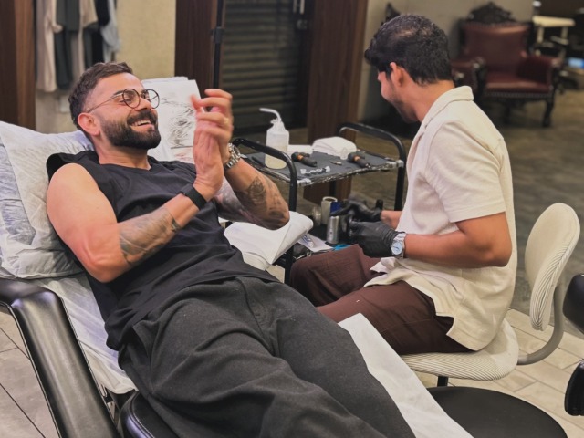 Virat Kohli New Tattoo: विराट कोहली का नया टैटू हुआ वायरल, फैंस बोले- किंग का नया अवतार