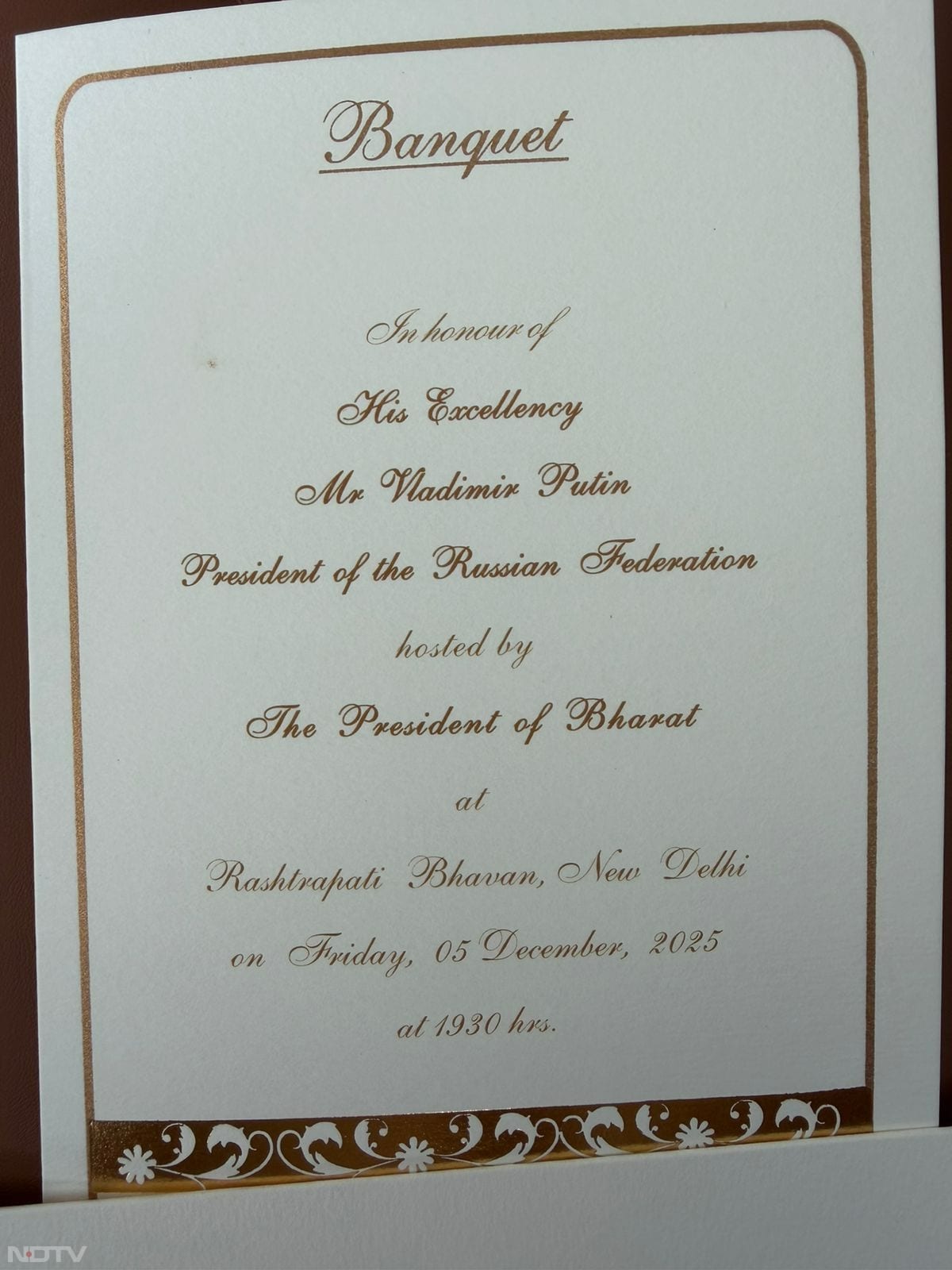 राष्ट्रपति के राजकीय भोज में व्लादिमीर पुतिन को दून चेतिन और अचारी बैंगन भी परोसा गया.