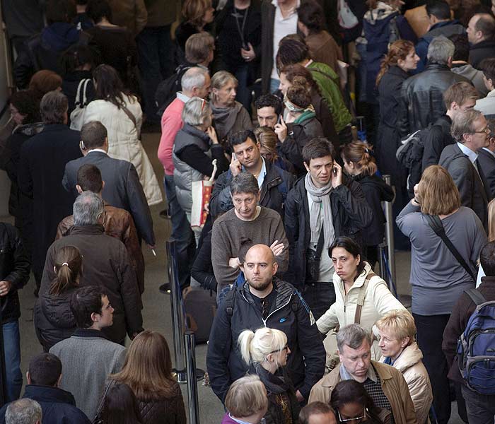 As the ash cloud from the volcano has spread, it has shut down airports from the British Isles to Ukraine, disrupting the travel plans of nearly 7 million travelers, according to one industry estimate. Delta Air Lines, Cathay Pacific of Hong Kong, Qantas of Australia and China Airlines of Taiwan were among those that canceled Europe-bound flights.(NYT photo)