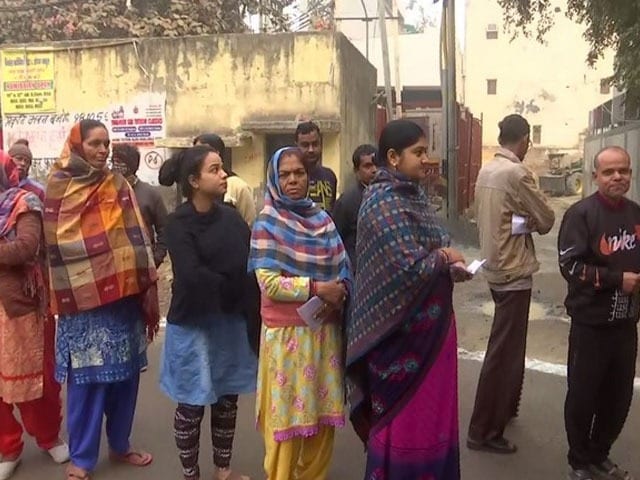 Photo : Delhi MCD Election 2022: एमसीडी चुनाव के लिए वोटिंग जारी, वोटिंग को लेकर लोगों में जबरदस्त उत्साह