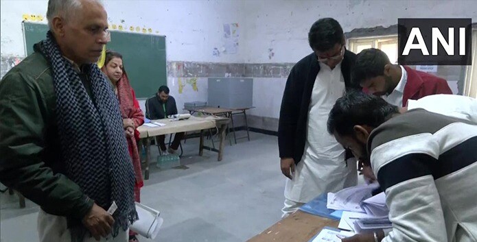 Delhi MCD Election 2022: एमसीडी चुनाव के लिए वोटिंग जारी, वोटिंग को लेकर लोगों में जबरदस्त उत्साह
