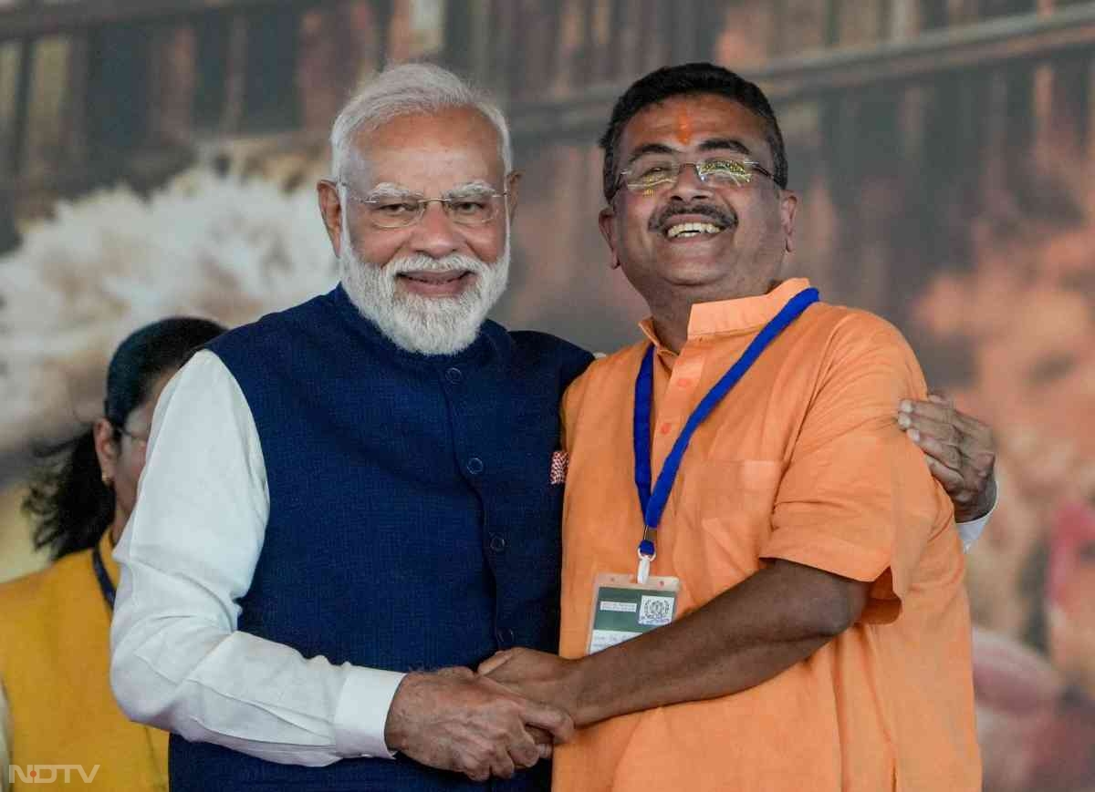 एक्शन में शुभेंदु 'सरकार', शपथ लेने के ठीक बाद IAS शांतनु बाला को बनाया गया निजी सचिव