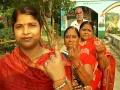 Photo : पश्चिम बंगाल चुनाव: मतदान केंद्रों पर उमड़ी भीड़