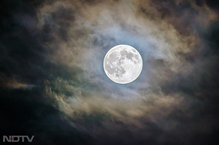 What\'s Inside The Moon? Scientists Finally Have An Answer