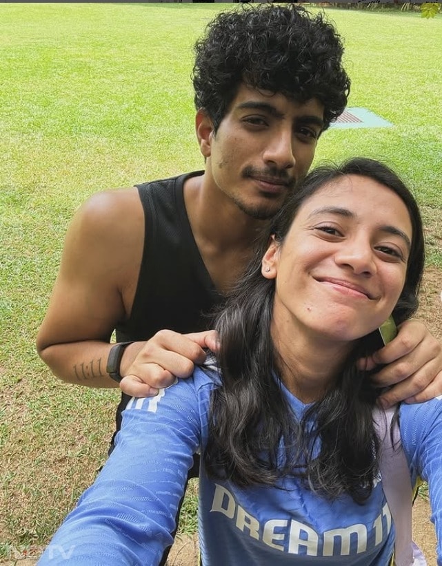 पलाश मुच्छल एक भारतीय म्यूजिक डायरेक्टर, गायक और कंपोज़र हैं.