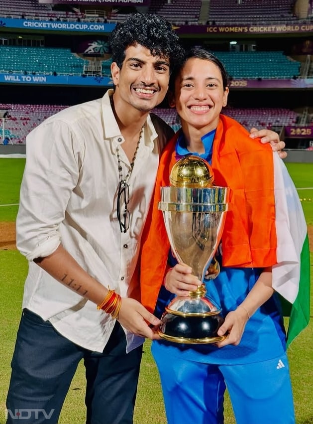 जैसे ‘पार्टी तो बनती है', 'किनारा', 'इश्कान' आदि के अलावा भी पलाश कई म्यूज़िक वीडियो बनाए हैं.