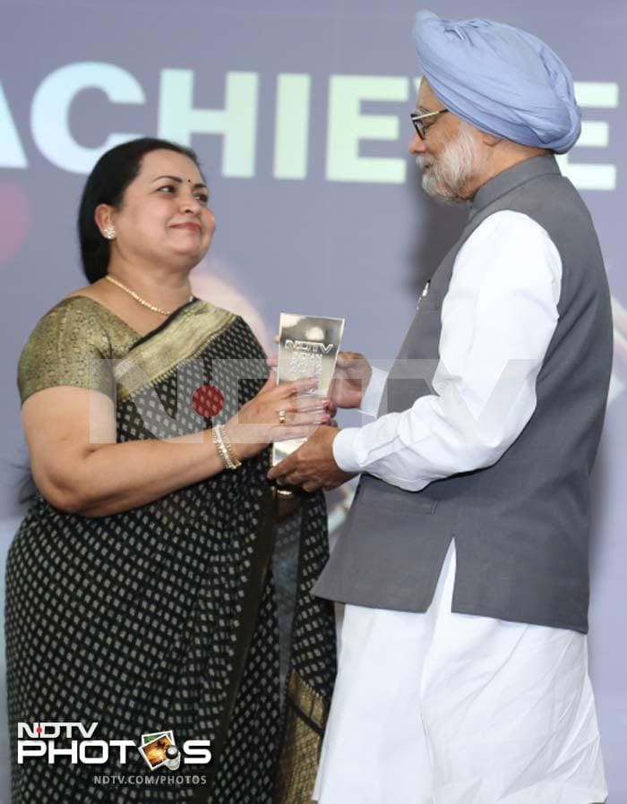 Pandit Ravi Shankar was honoured with the Lifetime Achievement Award. His wife, Sukanya Shankar, collected the award. Pt Shankar died in December last year.