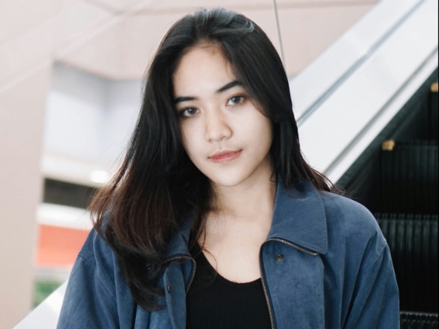 सर्दियों में भी ग्लोइंग स्किन पाने के लिए खाना न भूलें ये 5 फल