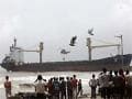 Photo : Navy attempts to salvage MV Wisdom from Juhu beach