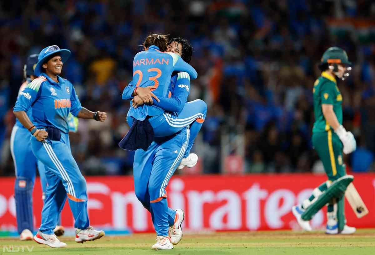 Women World Cup 2025 : विश्व विजेता हैं हम! दुनिया ने देखा भारत के 'बेटियों' का दम, जश्न की शानदार तस्वीरें देखिए