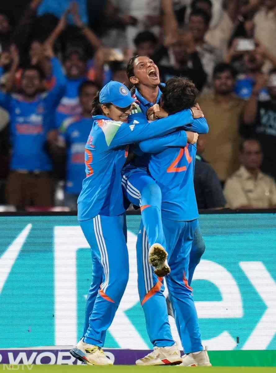 Women World Cup 2025 : विश्व विजेता हैं हम! दुनिया ने देखा भारत के 'बेटियों' का दम, जश्न की शानदार तस्वीरें देखिए