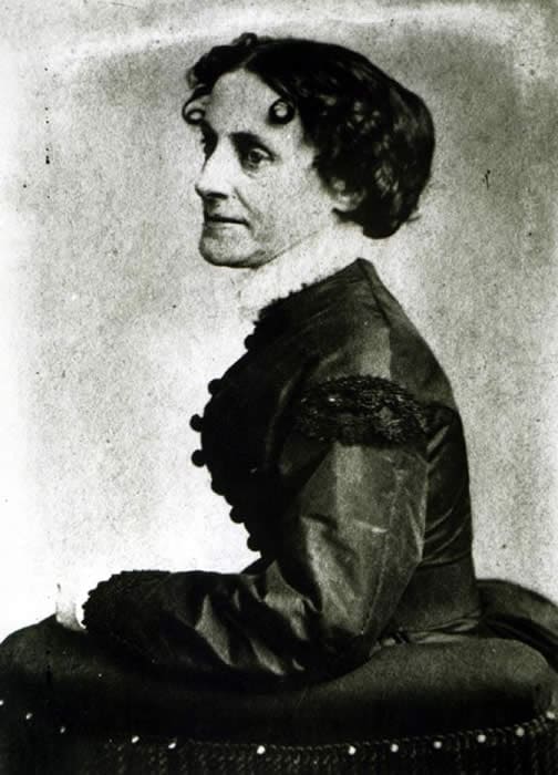 Elizabeth Van Lew, Crazy Bet, as she was known, passed information during the Civil War. Elizabeth effectively used the Crazy Bet moniker to make people think she was mentally ill. <br/><br/>She would wear old clothes and bonnets and talk to herself. Because of this, most people thought that she was crazy.