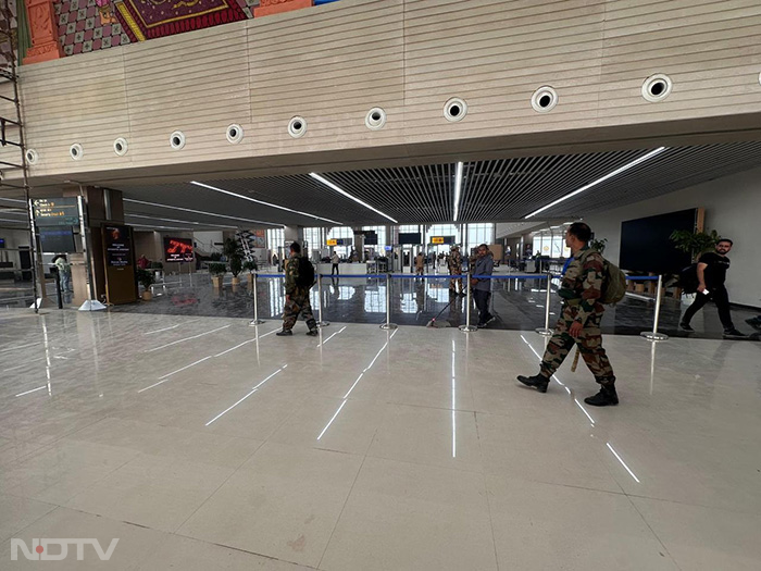 अयोध्या में बनकर तैयार हुआ वर्ल्ड क्लास एयरपोर्ट, इन तस्वीरों में देखें कितना भव्य और विशाल है ये हवाई अड्डा