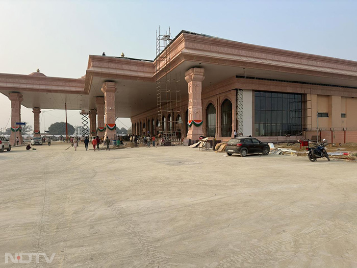 अयोध्या में बनकर तैयार हुआ वर्ल्ड क्लास एयरपोर्ट, इन तस्वीरों में देखें कितना भव्य और विशाल है ये हवाई अड्डा