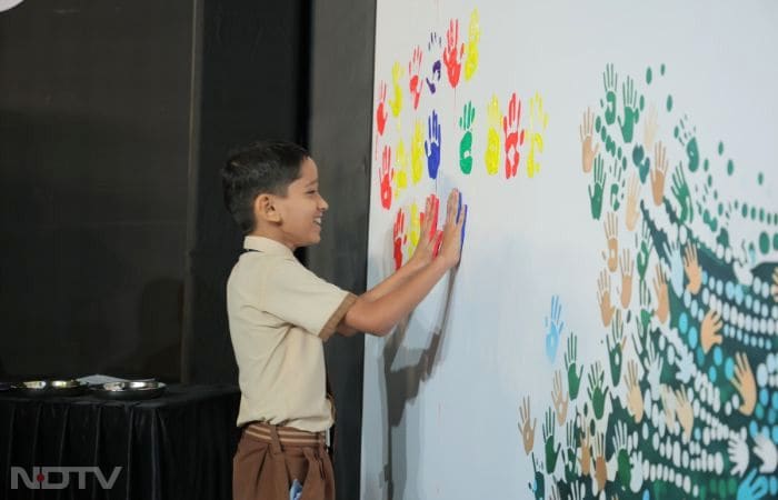 This World Hand Hygiene Day, Dettol Banega Swasth India is celebrating 43 billion hand washes triggered with its School Hygiene Education Programme.