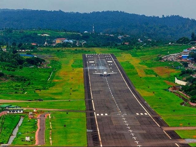 Photo : World's Most Spectacular Landing Strips