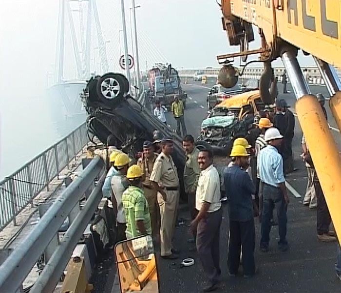 Accident on BandraWorli Sea Link, Photo Gallery