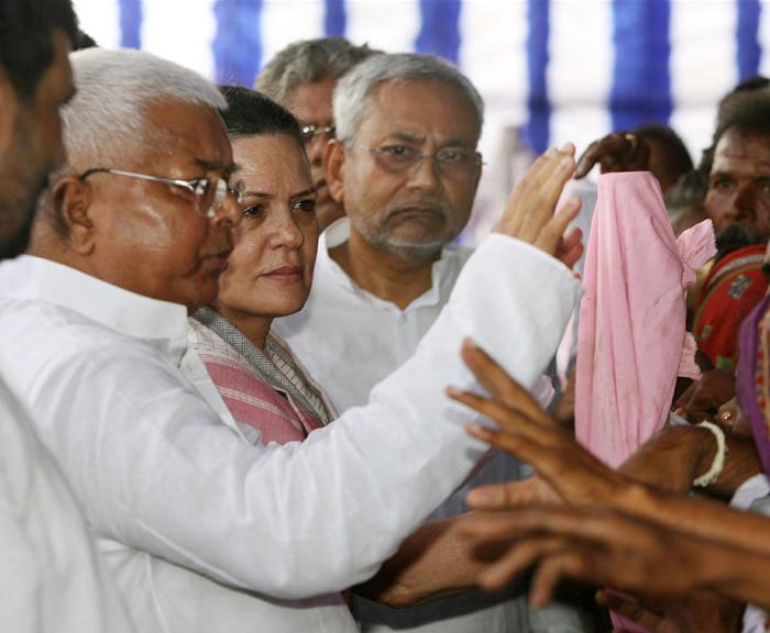 While the NDA won 206 of the total 243 seats, JD(U) alone bagged 115 seats, just a dozen short of the majority mark. BJP also put up a stunning performance winning 91 of the 102 seats it contested.<br><br>All the other parties suffered severe humiliation. Lalu's RJD managed just 22 seats and Congress won an abysmally low four of the 243 seats it contested for.