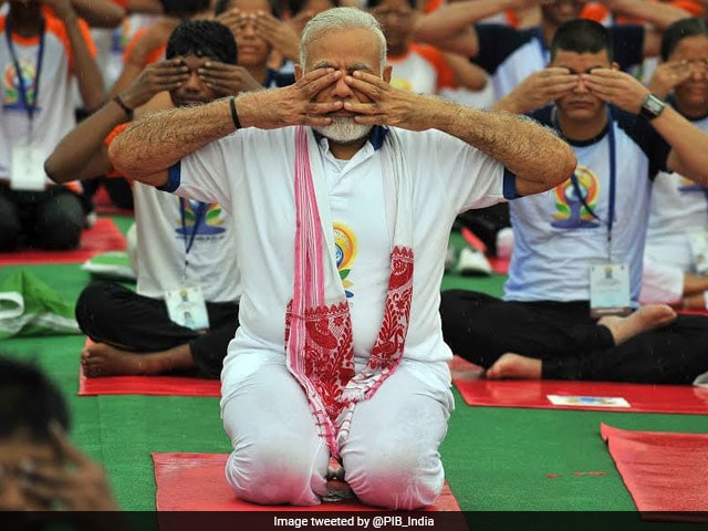 Photo : International Yoga Day 2017: PM Modi Leads The Celebrations In Lucknow