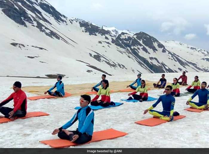 ITBP personnel perform yoga at 14000 ft near Rohtang Pass at minus 10 Degrees Celsius temperatures on # International Day of Yoga.