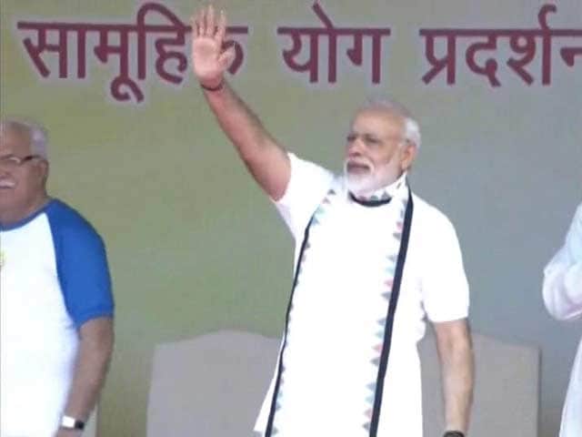 Photo : PM Modi Leads Second International Yoga Day Celebrations