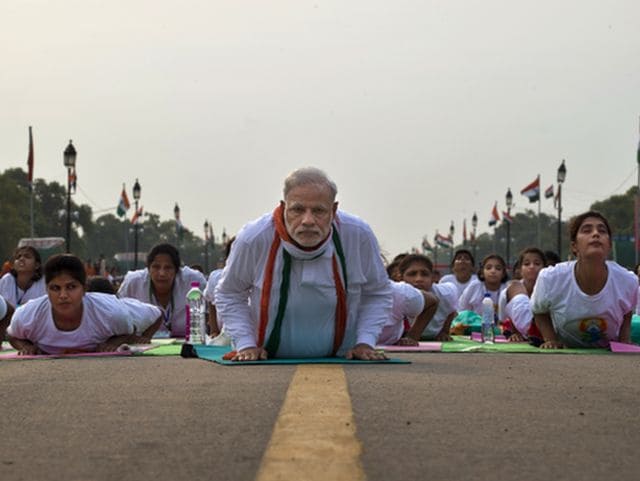 Photo : Top 10: PM Modi Performs Yoga With Thousands at Delhi's Rajpath