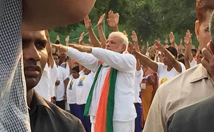 Top 10: PM Modi Performs Yoga With Thousands at Delhi's Rajpath