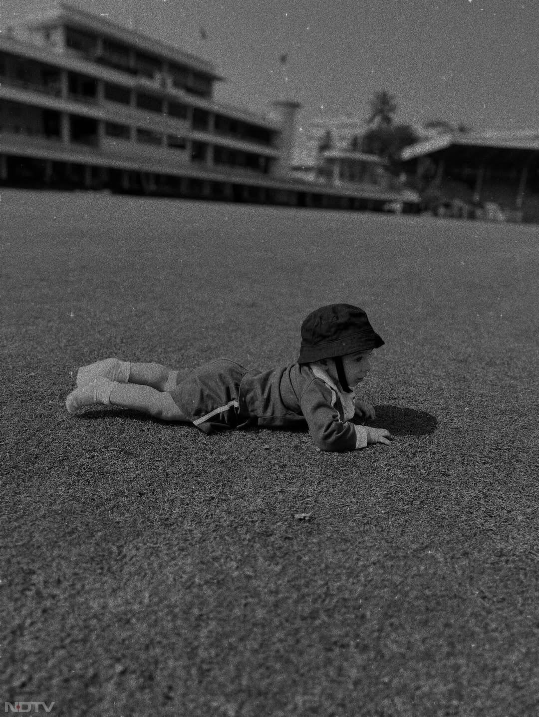 जहीर खान अक्&zwj;सर सोशल मीडिया पर फतेहसिंह खान की तस्&zwj;वीरें शेयर करते हैं. zaheer_khan34/Instagram