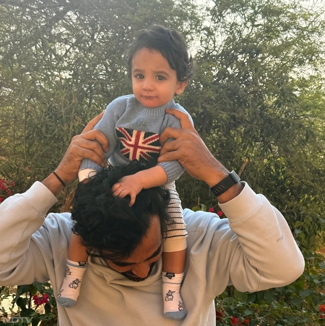 जहीर खान भी अक्&zwj;सर फतेहसिंह के साथ मस्&zwj;ती करते नजर आते हैं. zaheer_khan34/Instagram