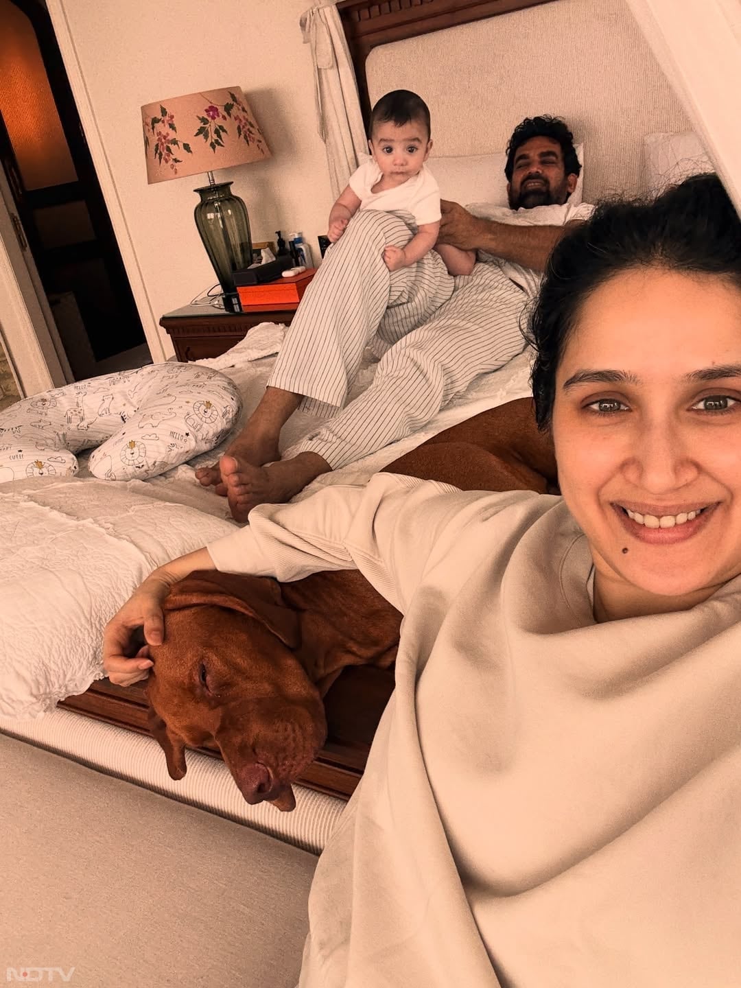 जहीर खान और सागरिका घाटगे ने लंबे समय तक एक दूसरे को डेट करने के बाद नवंबर 2017 में शादी की थी. zaheer_khan34/Instagram