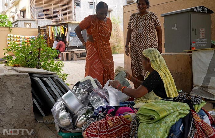 A Look At How The Waghri Community, India\'s Invisible Recyclers Give A New House To Old Clothes