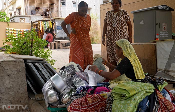 There is a process of bargaining involved as Radha Ben negotiates the amount of clothing she wants in exchange for the utensil she is about to give away. Usually, she asks for more than just one bundle of clothes, which means over 10-12 pieces of old clothes in exchange for one utensil. Sometimes, customers even ask for specific items that Radha Ben then sources for them.