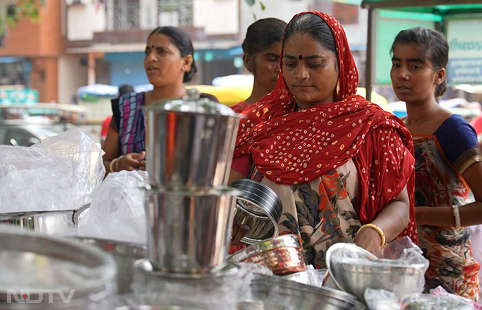 A Look At How The Waghri Community, India\'s Invisible Recyclers Give A New House To Old Clothes