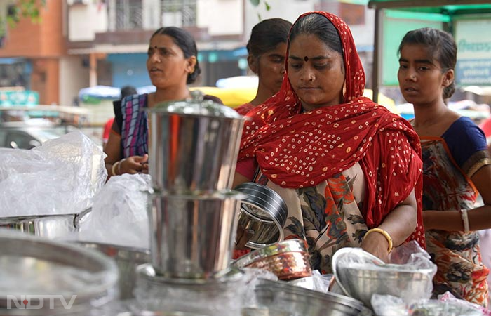 The Waghri trade of recycling old clothes has many businesses associated with it. The utensil shops, where the women buy utensils from. The shops of plastic household items that are also used by the women in exchange for old clothes. Then there is the transport business - the autowalas or tempo walas who help transport large quantities of clothes to and from the marketplace.