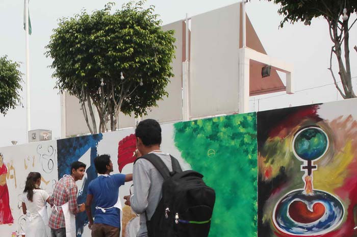 The outside porch had 2 massive canvases for the very talented artists from the Lalit Kala Akademi laid out.