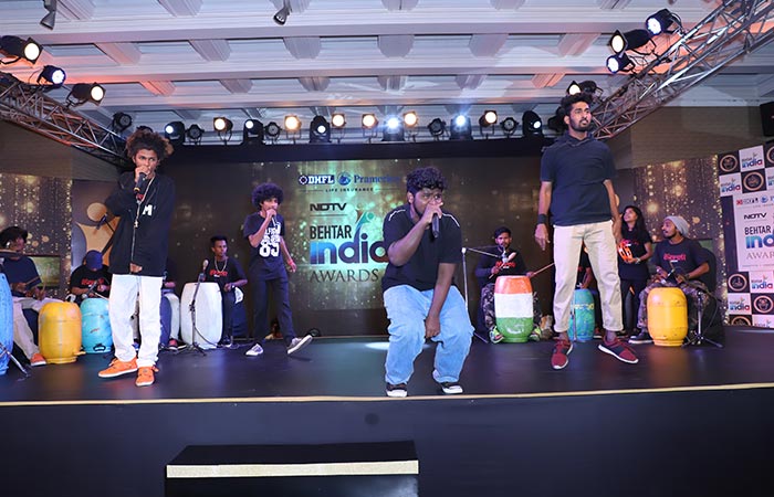 Dharavi Rocks, a collaborative band of beat boxers, drummers, rappers and dancers kickstarted the Behtar India Awards ceremony with an energetic performance that lifted the spirits of everyone present at the event.