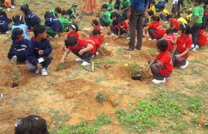 As part of the Behtar India campaign stage 3, the students of Army Public School along with air force officers planted 700 saplings in a park near air force station.