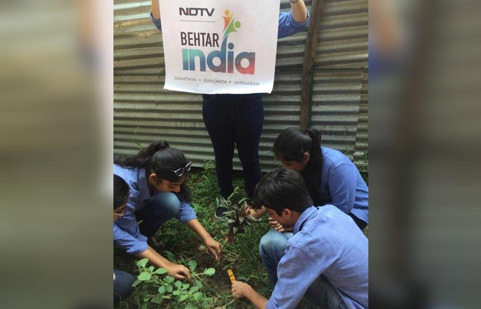 As part of the Behtar India campaign stage 3, the students of Modern School planted 500 saplings.