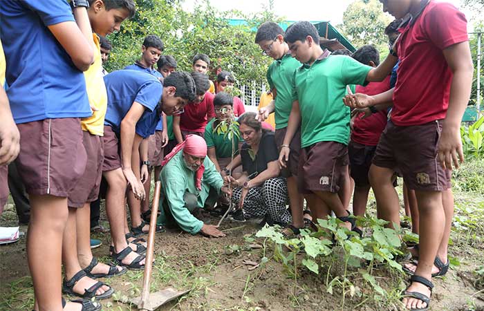 A group of 24 students from the Welhams Boys' School Dehradun school participated in the plantation drive for the Behtar India Campaign at Himalayan Environmental Studies and Conservation (HESCO) in village Shuklapur, Dehradun.