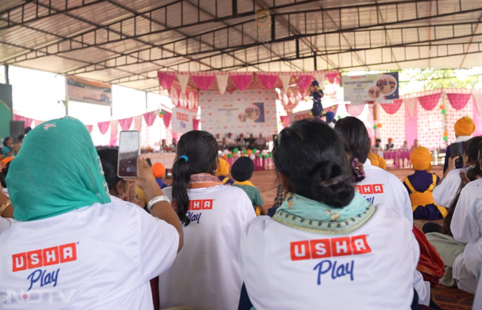 This forgotten sport is being revived through the Usha Gatka Championship organised in Haryana. The extraordinary women of the USHA Silai School are not mere onlookers; they actively participate in these rural sports events. Their determination and skill defy stereotypes and demonstrate that women are equally adept at achieving excellence, both within and beyond the realm of sewing machines. This underscores their ability to excel beyond their roles in sewing.