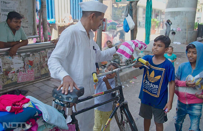 How A Dabbawala, A Charitable Organisation And A Teenager Are Giving Conscience To Old Clothes