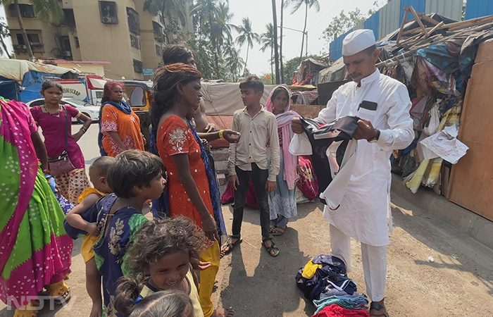 How A Dabbawala, A Charitable Organisation And A Teenager Are Giving Conscience To Old Clothes