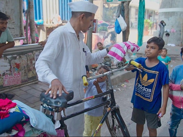 Photo : How A Dabbawala, A Charitable Organisation And A Teenager Are Giving Conscience To Old Clothes