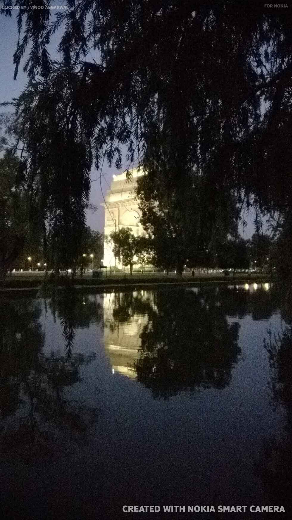 India Gate, a place that only brings back memories of school picnics or the Republic Day parade, is a traveller's delight both during the day and at night.